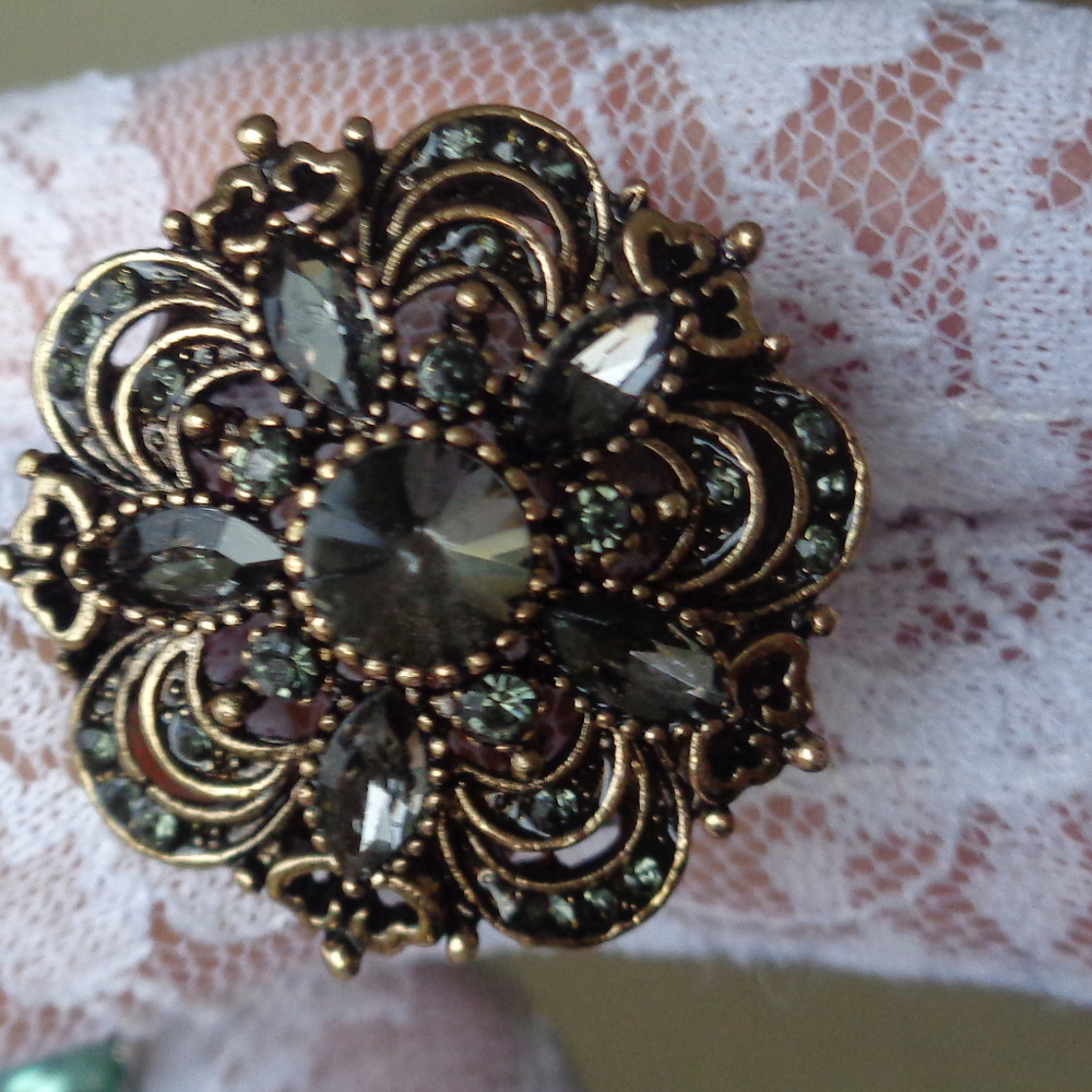 ART DECORE CHARMING GRAYSTONE HANDCRAFTED RING